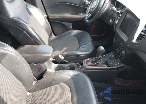 2018 Jeep Compass Trailhawk 4X4 z USA, uszkodzony, nr VIN 3C4NJDDB0JT129673